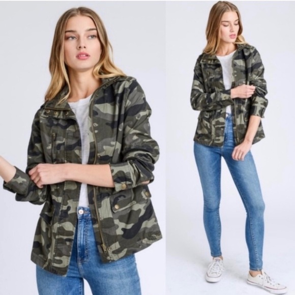 ONE LEFT NWT Camo Print Jacket - Picture 2 of 3
